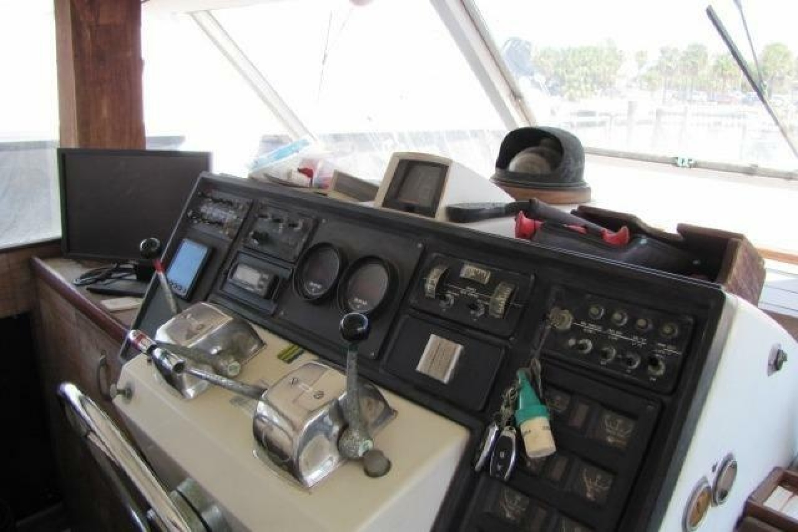 1973 Chris-Craft 55 Commander