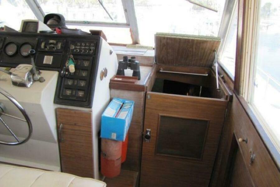 55' 1973 Chris-Craft 55 Commander