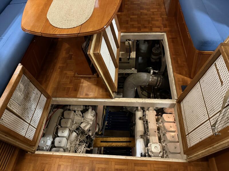 42' 1991 Grand Banks 42 Classic