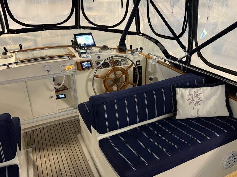 42' 1991 Grand Banks 42 Classic