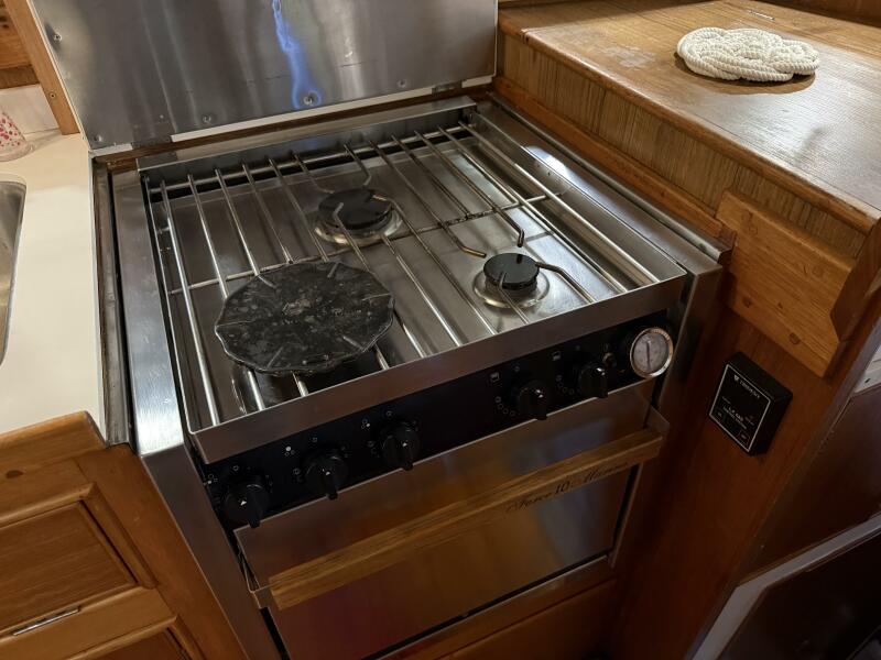 42' 1991 Grand Banks 42 Classic