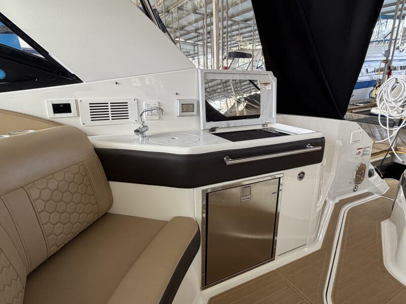 32' 2023 Sea Ray Sundancer 320