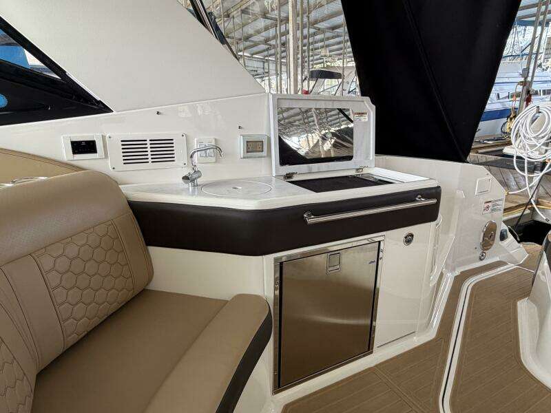 SLIP KNOT 32ft Sea Ray Yacht For Sale