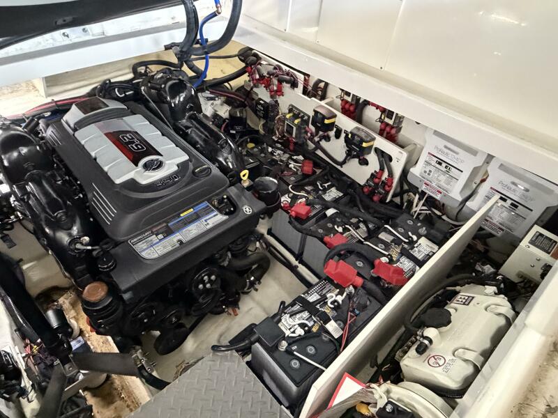 32' 2023 Sea Ray Sundancer 320