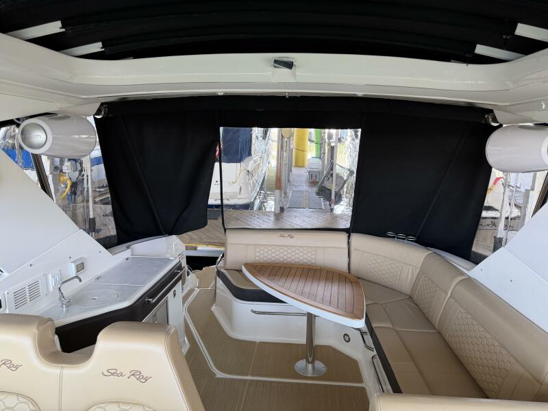 32' 2023 Sea Ray Sundancer 320
