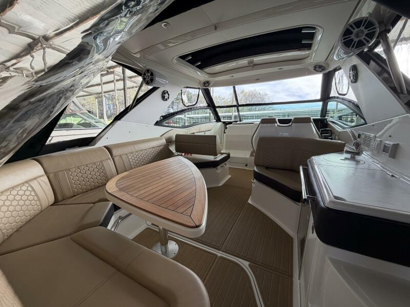 32' 2023 Sea Ray Sundancer 320