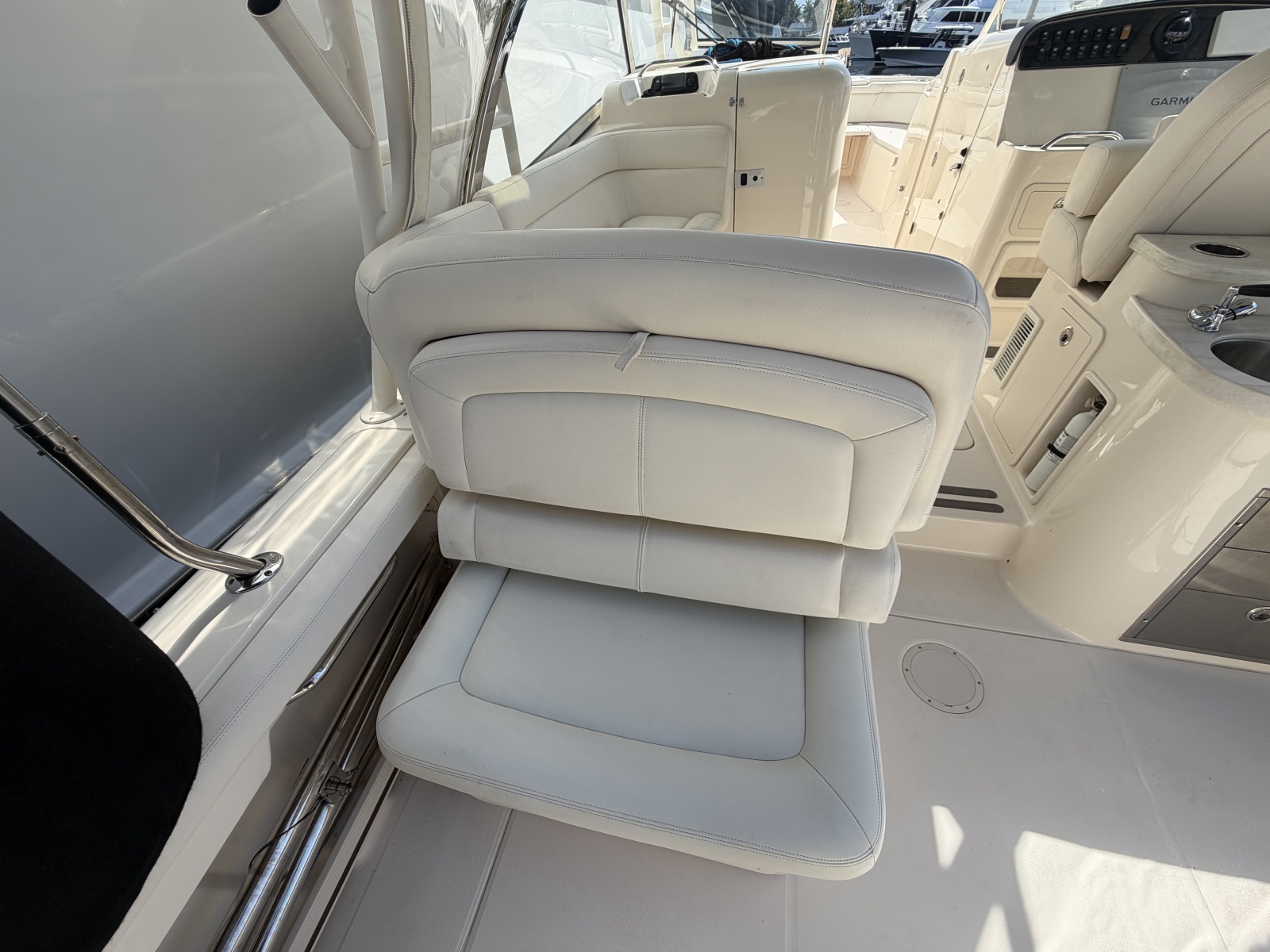 33' 2018 Grady-White Freedom 335