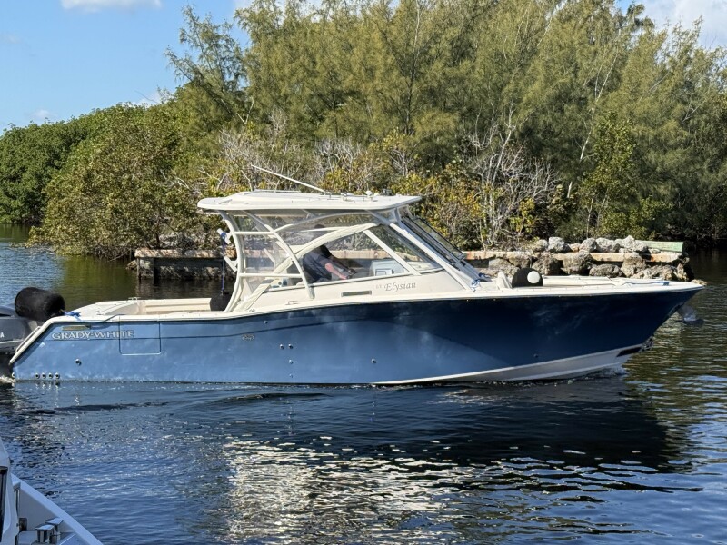 33' 2018 Grady-White Freedom 335