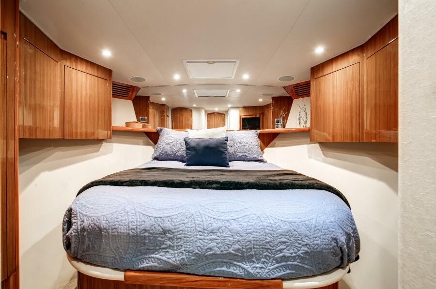 64' 2009 Viking 64 Enclosed Bridge w/ Tower