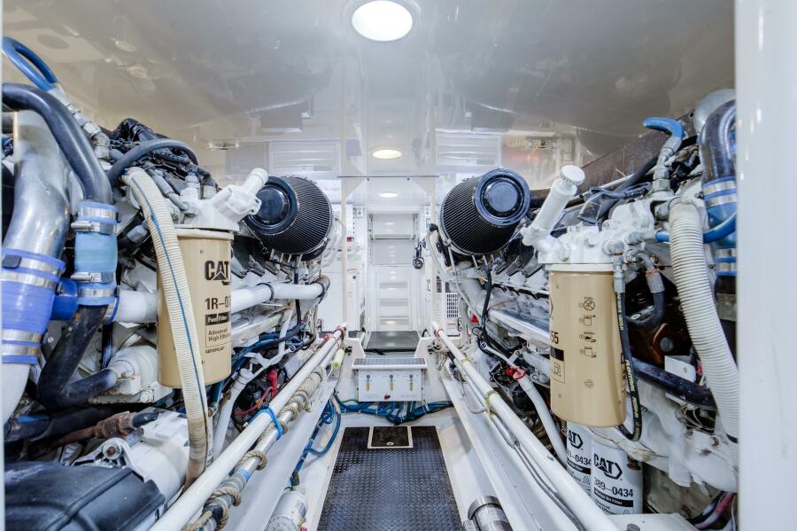 64' 2009 Viking 64 Enclosed Bridge w/ Tower