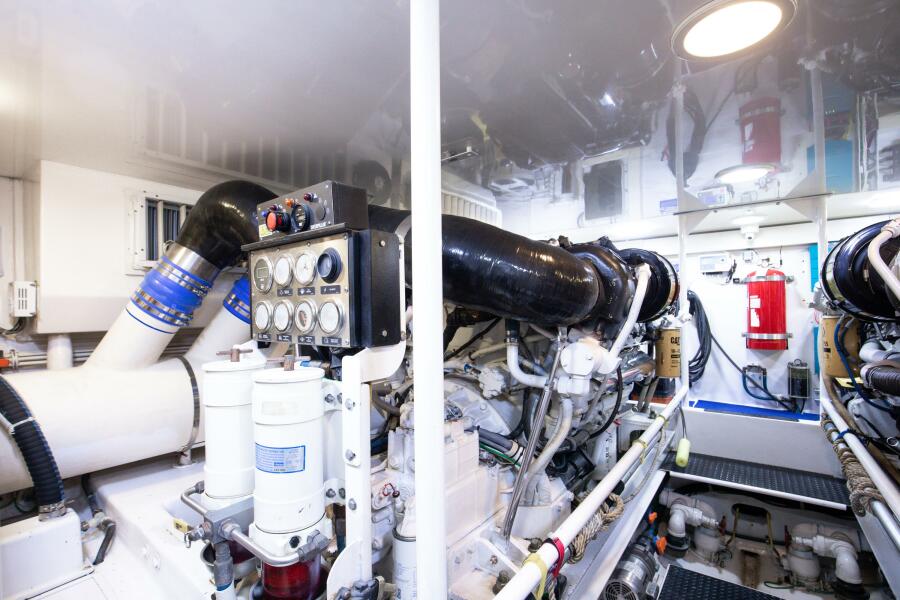 64' 2009 Viking 64 Enclosed Bridge w/ Tower