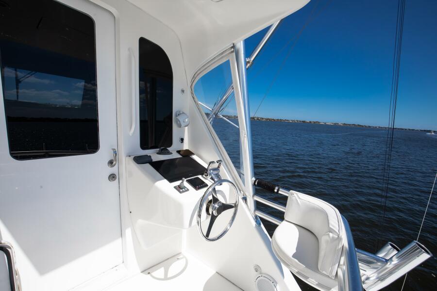 64' 2009 Viking 64 Enclosed Bridge w/ Tower