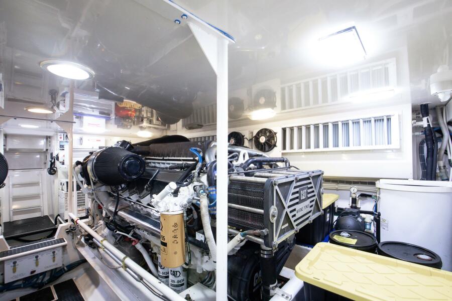 64' 2009 Viking 64 Enclosed Bridge w/ Tower