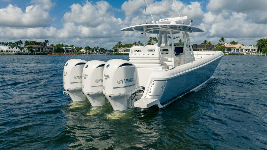 37' 2015 Intrepid 375 CC