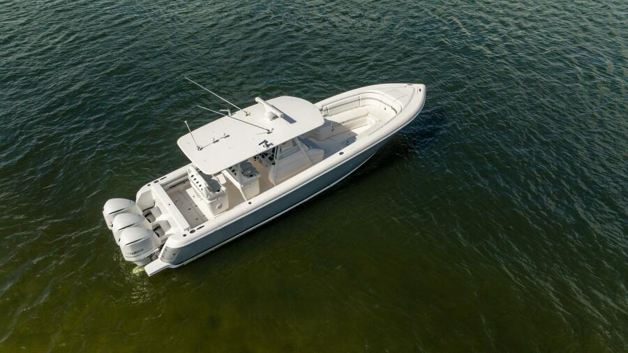 37' 2015 Intrepid 375 CC