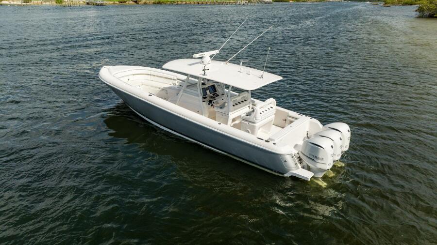 37' 2015 Intrepid 375 CC