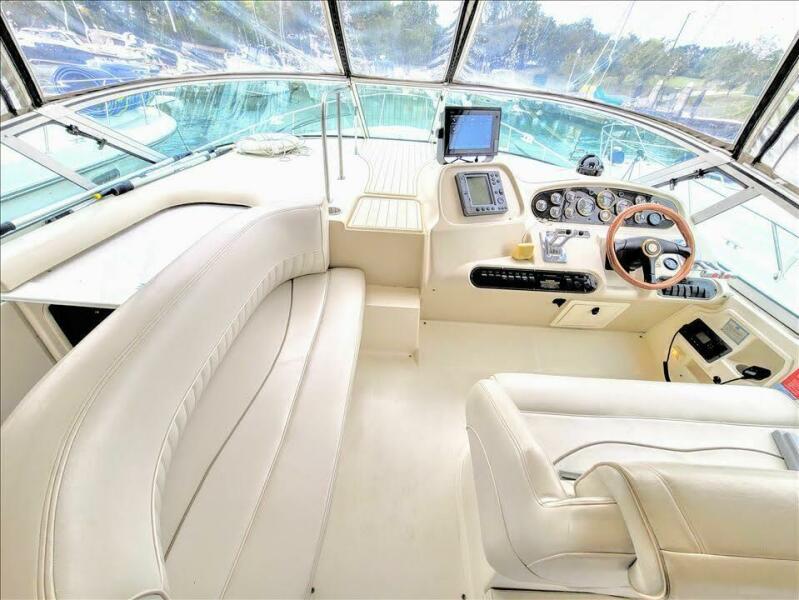 36' 2000 Cruisers Yachts 3672 Express