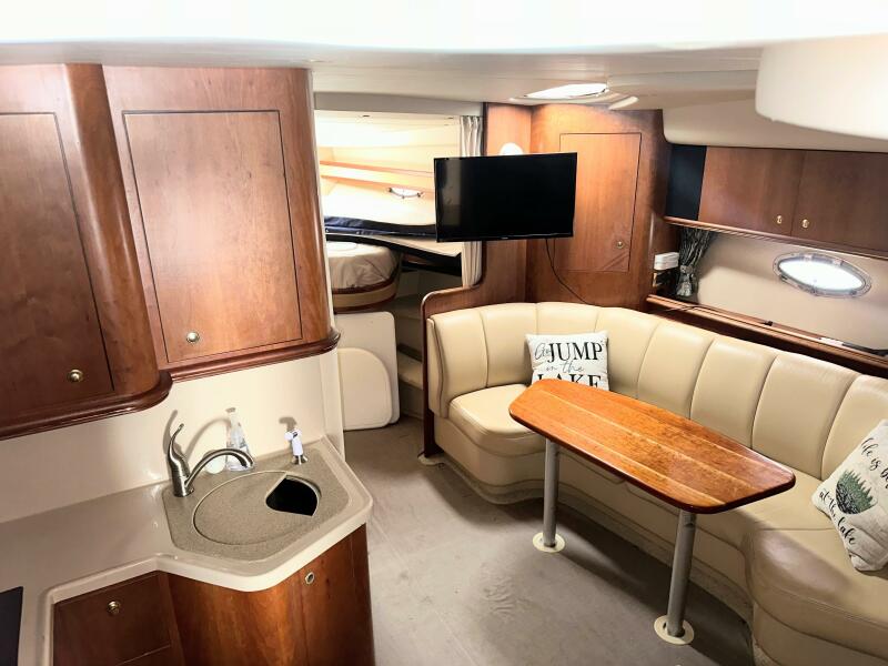 36' 2000 Cruisers Yachts 3672 Express