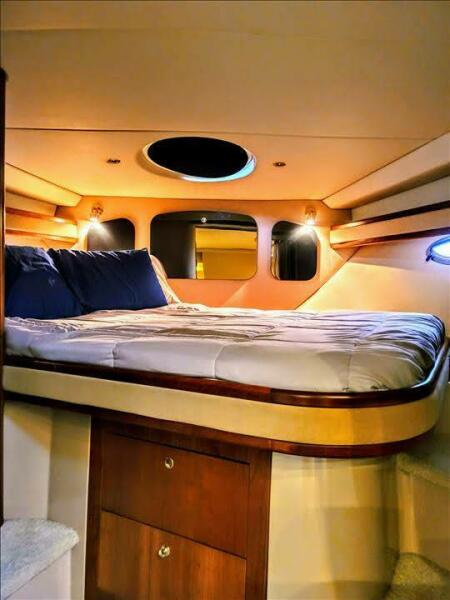 36' 2000 Cruisers Yachts 3672 Express