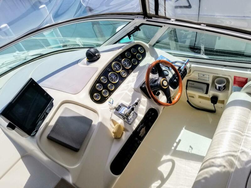 36' 2000 Cruisers Yachts 3672 Express