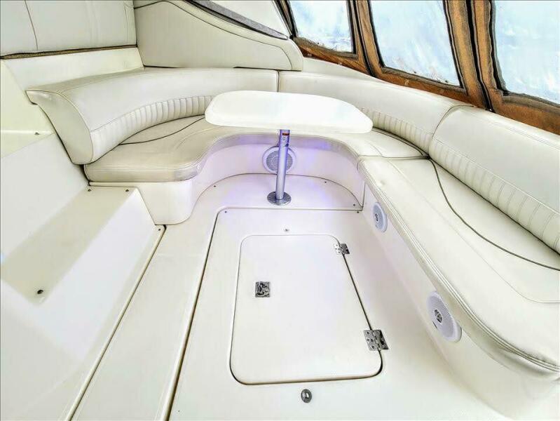 36' 2000 Cruisers Yachts 3672 Express