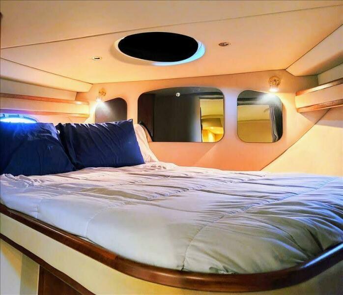 36' 2000 Cruisers Yachts 3672 Express