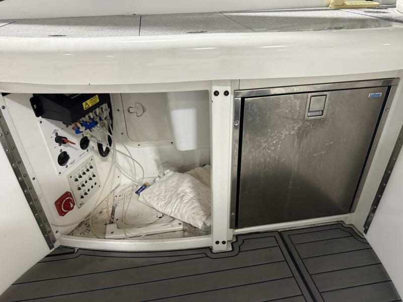 37' 2005 Formula Super Sport