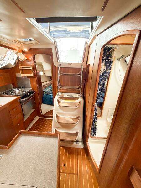 CAROLINA MOON 38ft Hunter Yacht For Sale