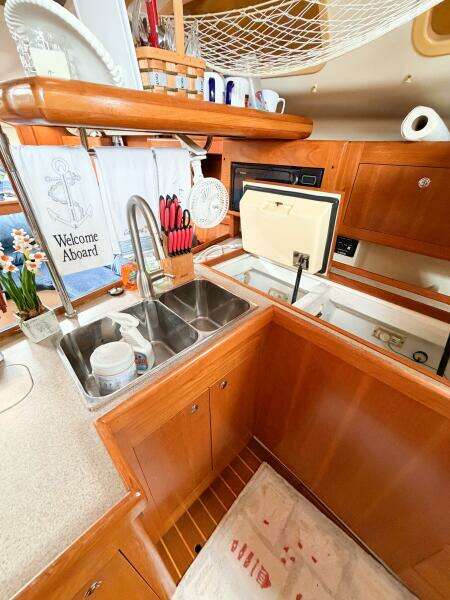 CAROLINA MOON 38ft Hunter Yacht For Sale