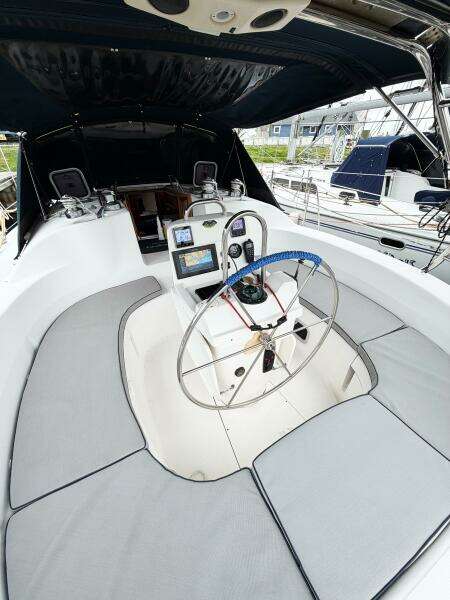 CAROLINA MOON 38ft Hunter Yacht For Sale