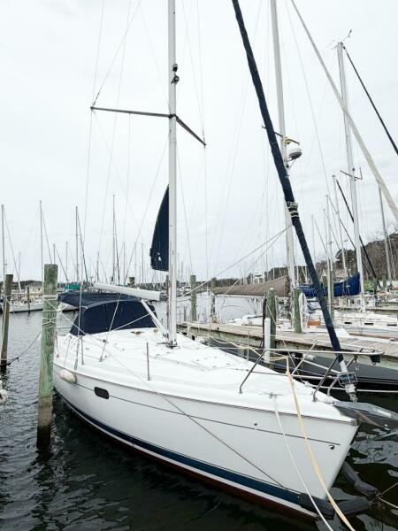38' 2002 Hunter 380