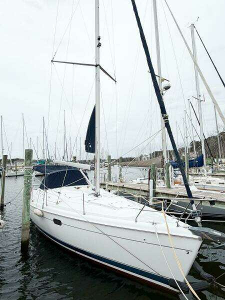 CAROLINA MOON 38ft Hunter Yacht For Sale