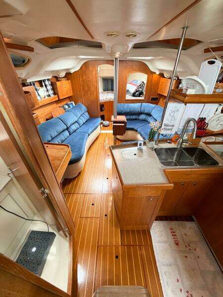 CAROLINA MOON 38ft Hunter Yacht For Sale