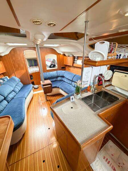 CAROLINA MOON 38ft Hunter Yacht For Sale