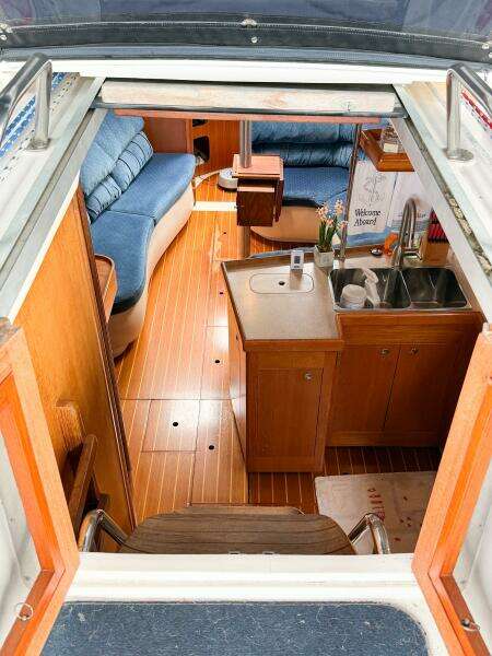CAROLINA MOON 38ft Hunter Yacht For Sale