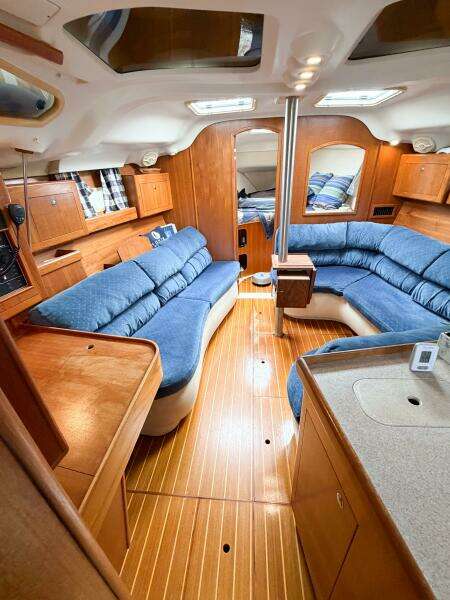 CAROLINA MOON 38ft Hunter Yacht For Sale