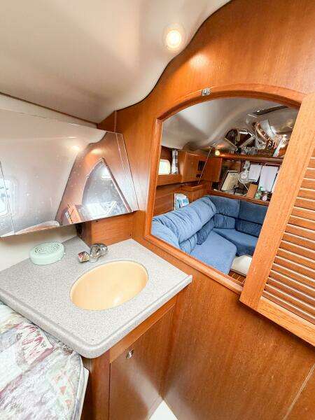 CAROLINA MOON 38ft Hunter Yacht For Sale