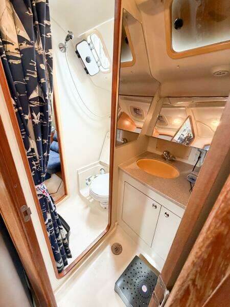 CAROLINA MOON 38ft Hunter Yacht For Sale