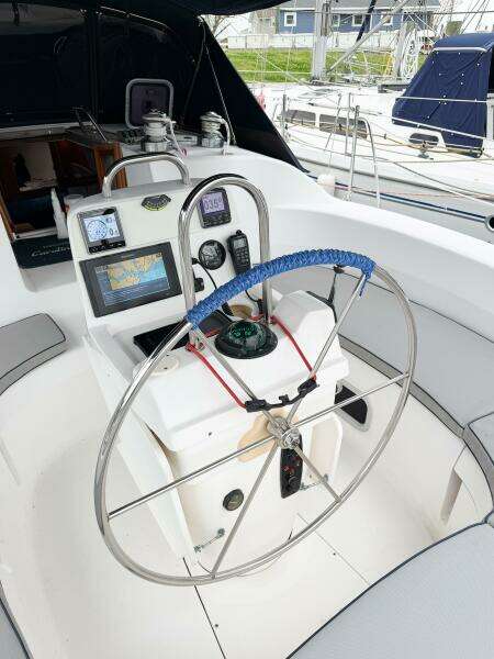 CAROLINA MOON 38ft Hunter Yacht For Sale