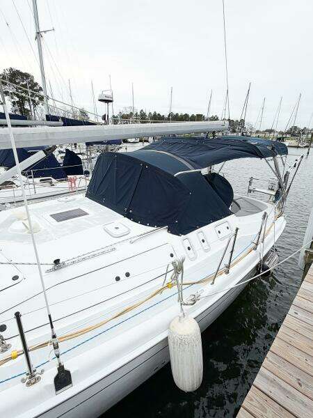 CAROLINA MOON 38ft Hunter Yacht For Sale