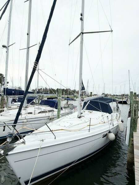 CAROLINA MOON 38ft Hunter Yacht For Sale