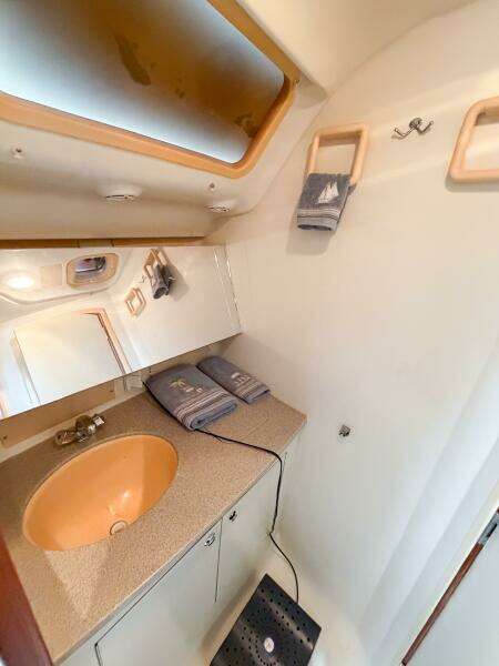 CAROLINA MOON 38ft Hunter Yacht For Sale