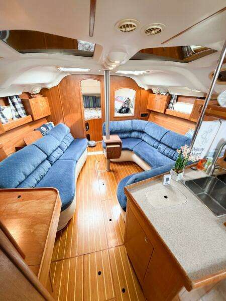 CAROLINA MOON 38ft Hunter Yacht For Sale