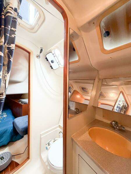 CAROLINA MOON 38ft Hunter Yacht For Sale