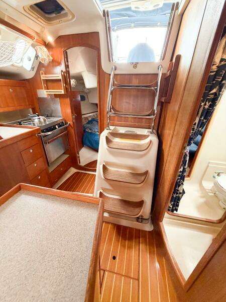 CAROLINA MOON 38ft Hunter Yacht For Sale