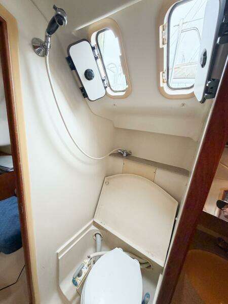 CAROLINA MOON 38ft Hunter Yacht For Sale