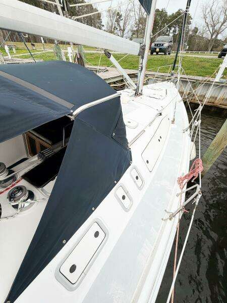 CAROLINA MOON 38ft Hunter Yacht For Sale