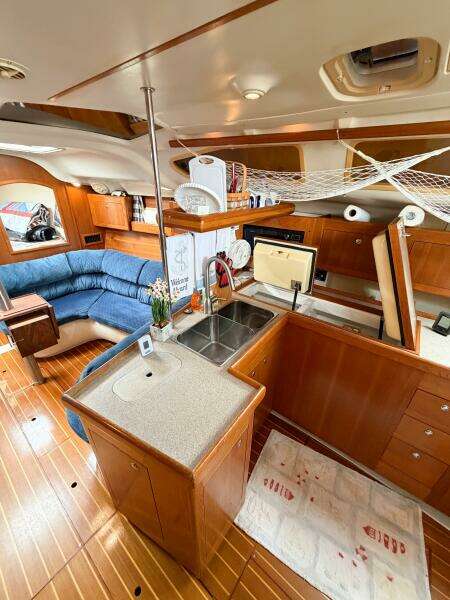 CAROLINA MOON 38ft Hunter Yacht For Sale