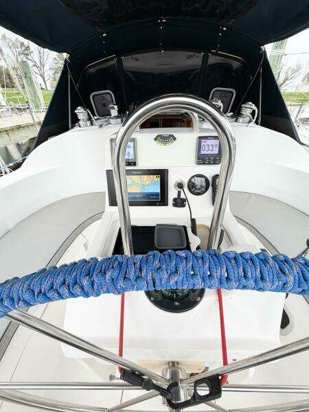 CAROLINA MOON 38ft Hunter Yacht For Sale