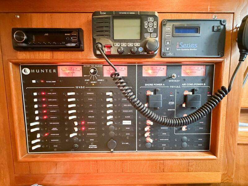 CAROLINA MOON 38ft Hunter Yacht For Sale